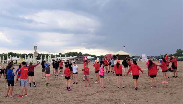 După o lună de pauză, nisipul plajei de la Costinești ne-a adus aminte cât de greu este sportul de performanță…